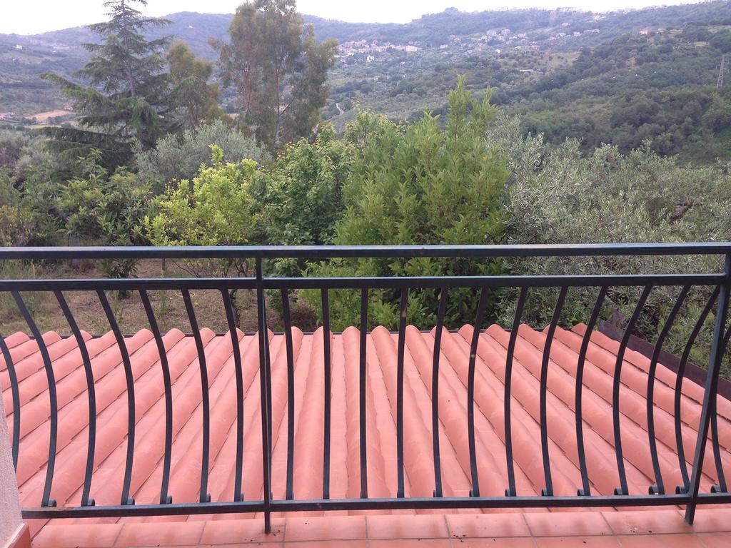 Eredita Bed & Breakfast Villa Flora الغرفة الصورة